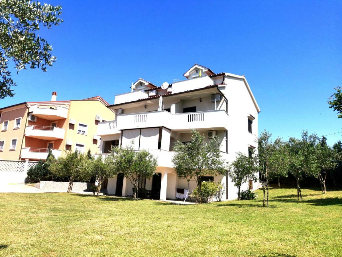Apartments Ana Medulin Exterior photo