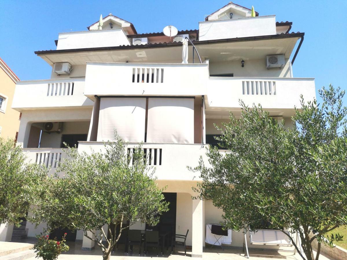 Apartments Ana Medulin Exterior photo