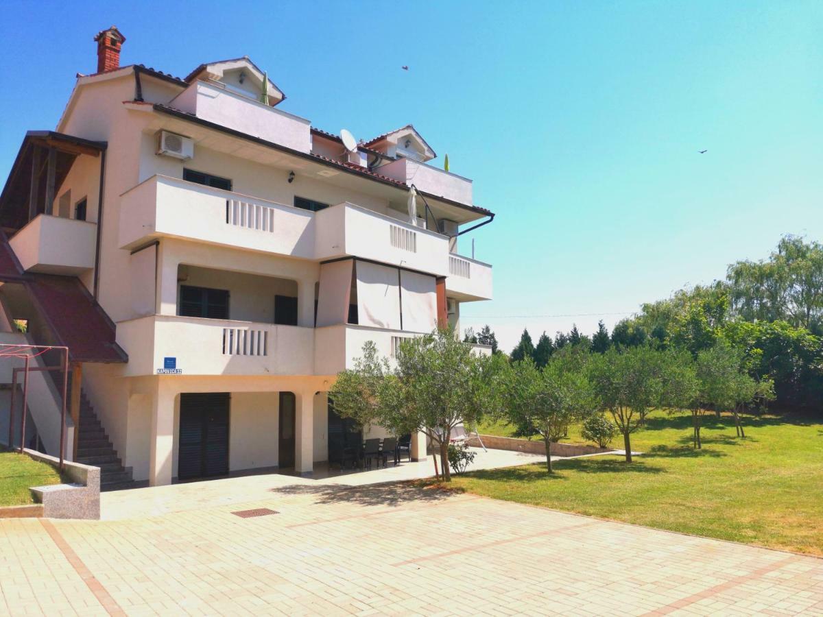Apartments Ana Medulin Exterior photo